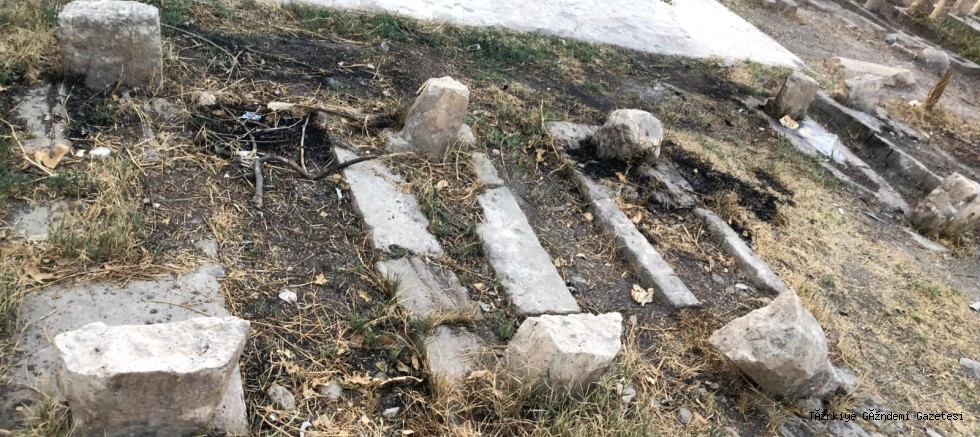 ÖLÜSÜNE SAYGISI OLMAYAN, DİRİSİNE DE SAYGISI OLMAZ