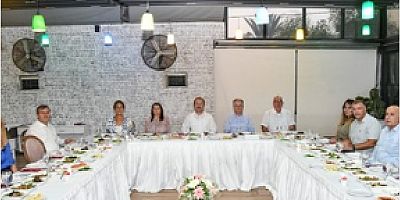 MERSİN VALİSİ ALİ HAMZA PEHLİVAN’IN EV SAHİPLİĞİNDE, EMEKLİLİĞE AYRILAN TUĞAMİRAL FUAT GEDİK İÇİN VEDA PROGRAMI DÜZENLENDİ